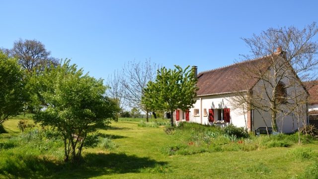 Le gîte au printemps Le gîte rural au printemps est situé à Fontenouilles Charny Orée de Puisaye dans l'Yonne
